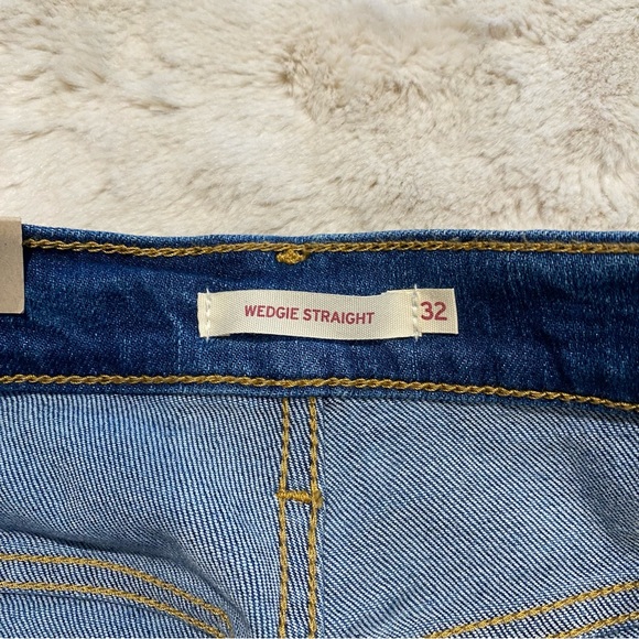 NWT(32x28) Levi’s Wedgie Straight Jeans High Rise Button Fly Medium Wash - Picture 8 of 14